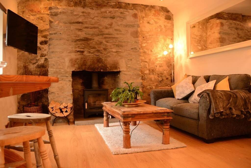 The Cottage Gairlochy Spean Bridge Exterior photo