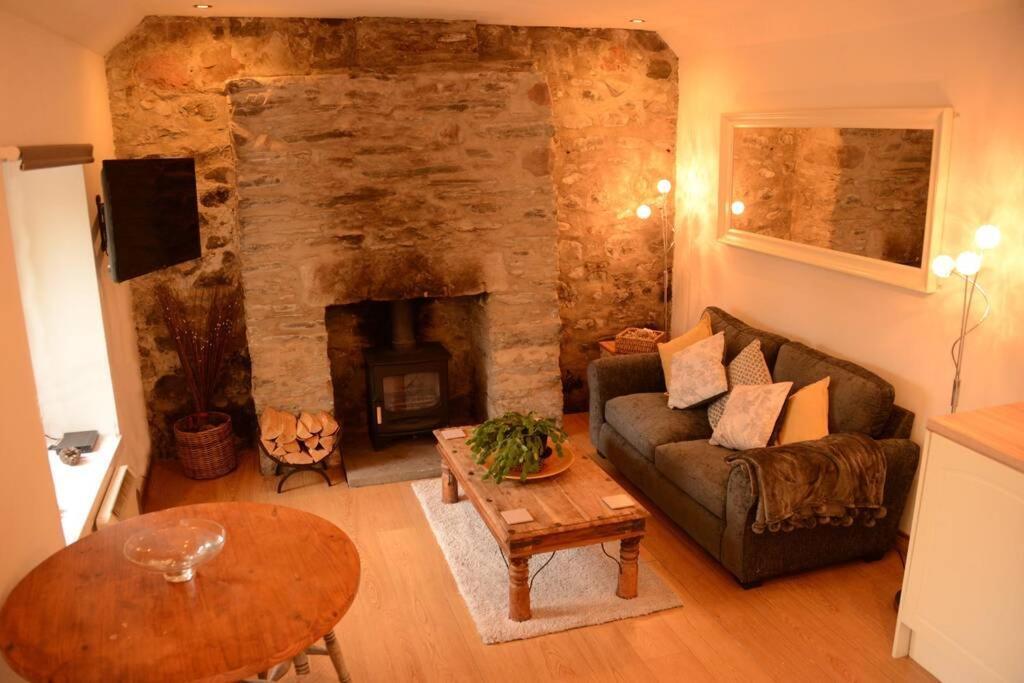 The Cottage Gairlochy Spean Bridge Exterior photo